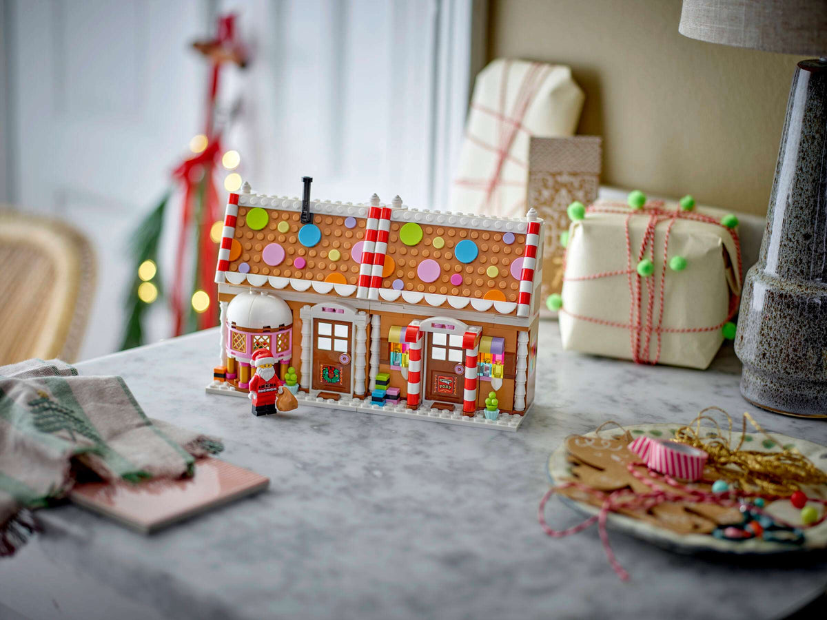 LEGO Festive Gingerbread House