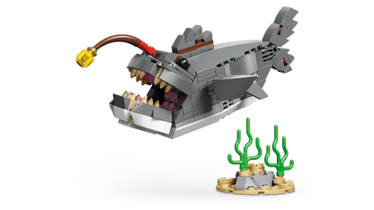 Creator 3 in 1 FIERCE SHARK WITH A TREASURE CHEST LEGO