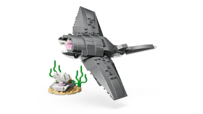 Creator 3 in 1 FIERCE SHARK WITH A TREASURE CHEST LEGO